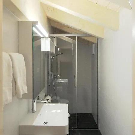 Sleeps 5 Wifi Apartment